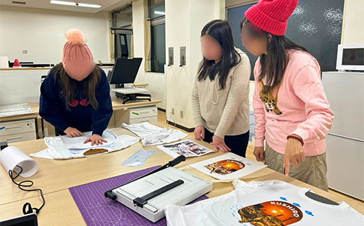 【期間限定！寄附額改定↓！】★北海道釧路市でキャリア教育等に取組む「デジラポ」現地見学とオリジナルグッズ作り体験★ 居場所 世代交流 ICT 人財育成 不登校児童支援 体験 観光 製作 SDGｓ 夕日 涼しい 幣舞橋 _F5F-0263