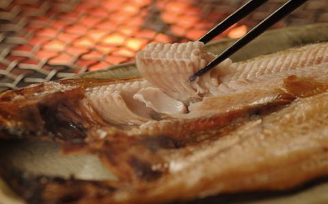 釧路発祥 【炉端焼き】 喰処『シャケ番屋』 6000円分 お食事券 旅行 観光 海鮮丼 ろばた焼き いくら丼 北海道 釧路市 _F4F-2132