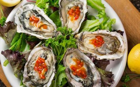 釧路管内産！殻付き活牡蠣【特大】10個 _F4F-2990