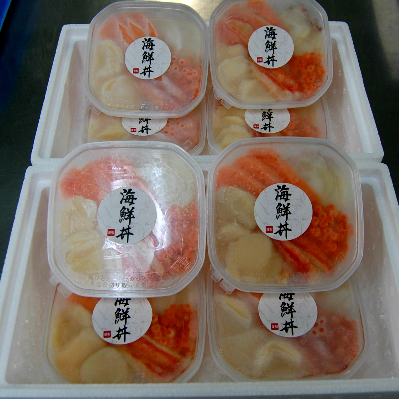 贅沢海鮮丼 8パックセット ( 海鮮 魚介 魚介類 魚卵 鮭卵 海鮮丼 丼 詰め合わせ 鮭 さけ サケ サーモン カニ かに 蟹 ズワイガニ イクラ いくら ホタテ 帆立 ほたて タコ たこ 贈答 ギフト )【094-0061】