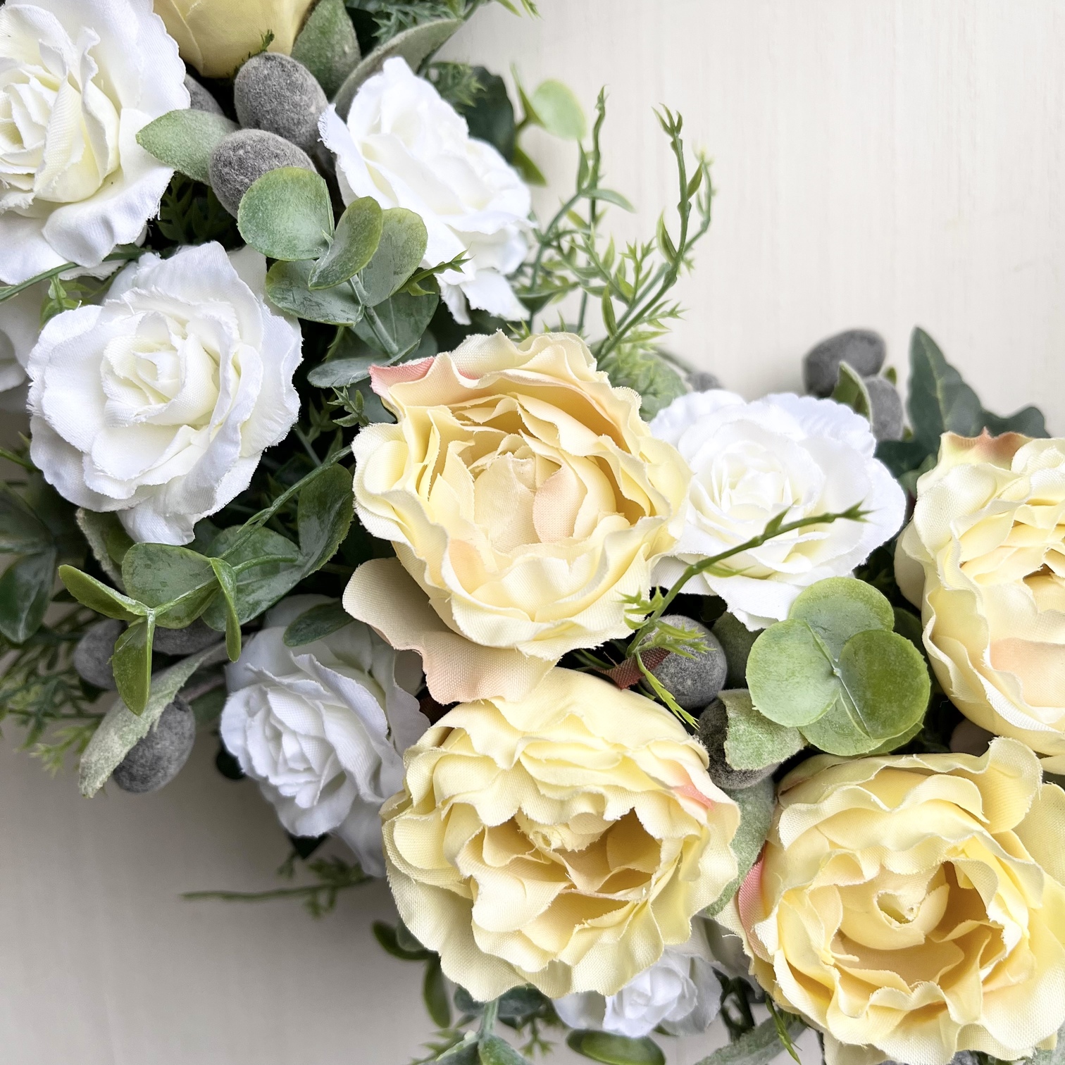 美流渡の森 アーティフィシャルフラワー・クレッセントリース(バラ 白、黄)[a110-065]