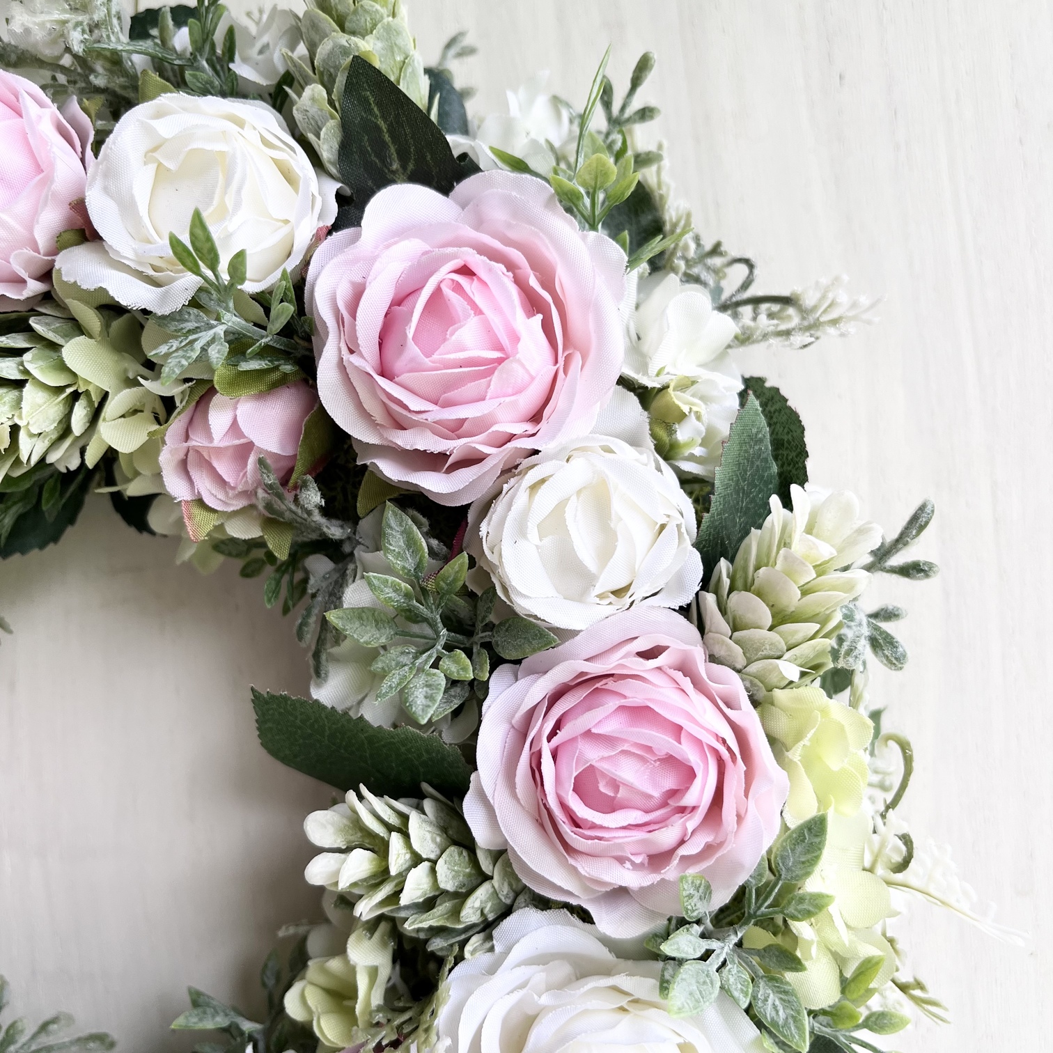 【ギフト用】美流渡の森 アーティフィシャルフラワー・リース（バラ、白・ピンク）【12221】[a110-070]