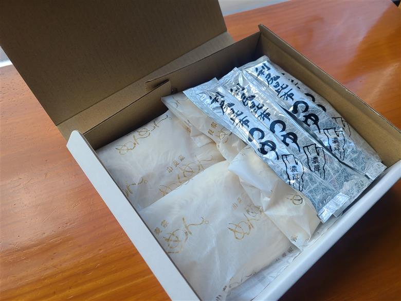 【定期便3ヶ月】もっちり食感が人気の生そうめん4食入り1箱（利尻昆布温つゆ）【16116】[a113-008]