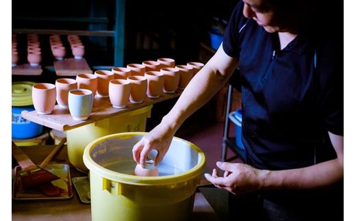 【北海道のやきもの】こぶ志窯　海鼠釉 筒花入【03104】[a102-004]