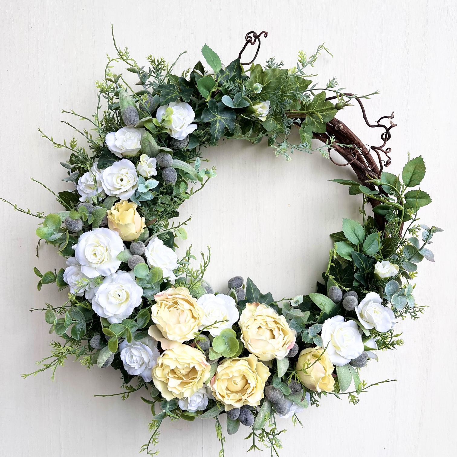 美流渡の森 アーティフィシャルフラワー・クレッセントリース(バラ 白、黄)[a110-065]