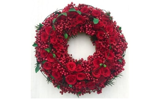 【ギフト用】美流渡の森 プリザーブドフラワー・リース(赤バラ、ペッパーベリー) 【12250】[a110-050]