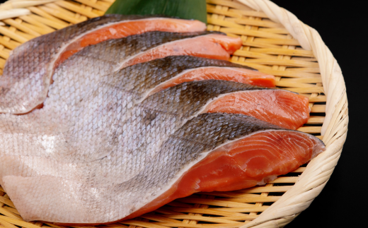 「オホーツク網走」加工の新巻鮭切身＆紅鮭切身 食べ比べセット ABE101