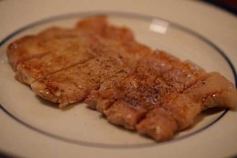【商店街の精肉店「肉のまるゆう」がオススメする】＜網走産＞四元豚「網走ポーク」ロース 600g  ABU001