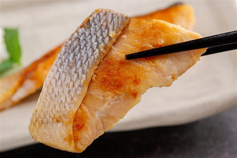 【12/15までのご入金で年内発送】網走産【訳あり】秋鮭切身 無塩 3kg ABBI001