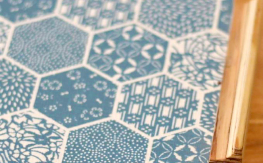 カフェトレー　大（和柄ブルーまたは和柄レッド）杉 北海道 KOTA インテリア 手作り 家具職人  モダン 家具 家具 家具 家具 家具 家具