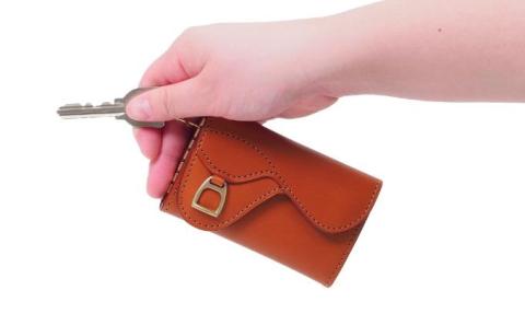 鞍 キーケース キャメル いたがき 《名入れ無》