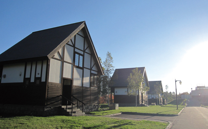 エルム高原リゾート コテージ宿泊券（日帰り温泉入浴券付き）