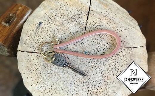 11-152 レザークラフト：真鍮シャックル本革レザーキーホルダー（チャコール） チャコール