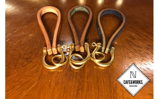 11-154 レザークラフト：真鍮シャックル本革レザーキーホルダー（ブラウン） ブラウン