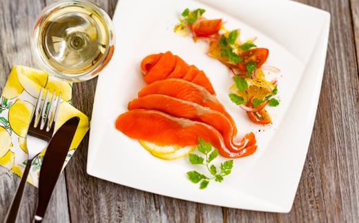 17-210 無添加天然紅鮭・スモークサーモン食べ切りサイズ【ひとり晩酌・家飲みにピッタリ】【2026年4月以降発送】