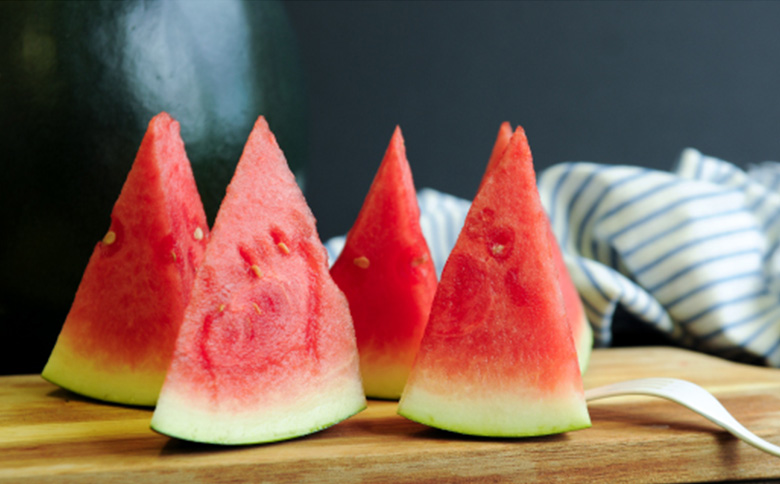 《2026年分受付中》秋に収穫される赤色スイカor黄色スイカ2～4玉(約9kg)【01149】