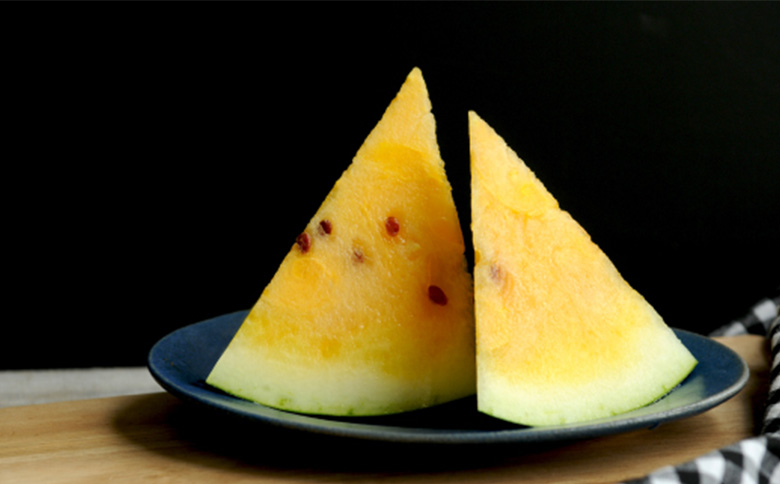 《2026年分受付中》秋に収穫される赤色スイカor黄色スイカ2～4玉(約9kg)【01149】