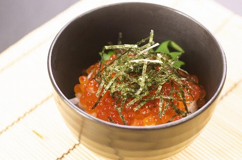 【北海道根室産】たこ酢味噌和え130g×4P、醤油いくら500g×1P C-66015