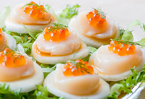 ＜12月10日決済分まで年内配送＞根室海鮮市場＜直送＞いくら醤油漬(鮭卵)70g×8P(計560g) B-28010