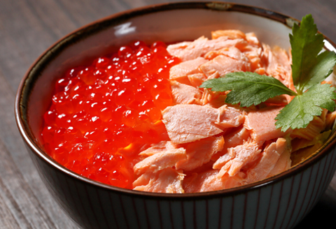 ＜12月10日決済分まで年内配送＞根室海鮮市場＜直送＞いくら醤油漬け(鮭卵)70g×4P(計280g) A-28005