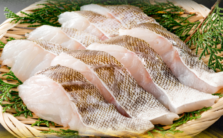 ＜12月14日決済分まで年内配送＞【北海道根室産】真鱈切り身1切真空×50P(計3kg) B-09072