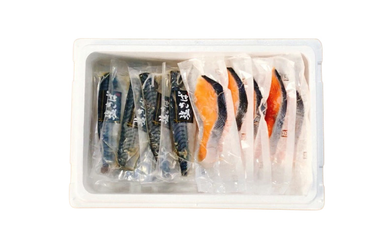 ＜12月14日決済分まで年内配送＞[個包装]塩さばフィレ1枚×8P＆塩銀鮭切り身1切×10P A-09042