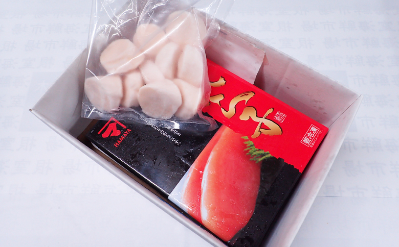 ＜12月10日決済分まで年内配送＞刺身用ほたて貝柱200g・甘口たら子500g(化粧箱入り) A-11204