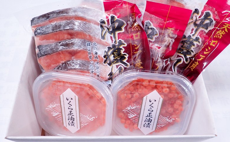 いくら醤油漬け(鮭卵)70g×2P、無添加天然甘塩沖獲れ鮭15切  A-14167