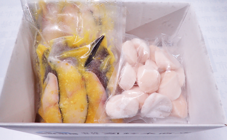 ＜12月10日決済分まで年内配送＞刺身用ほたて貝柱300g・銀だら西京漬け6切(3切×2P) A-14220