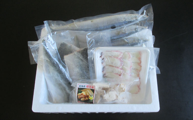 ＜12月21日決済分まで年内配送＞【北海道根室産】さんま・さば・唐揚げ用たこ・たこ刺身セット A-19014