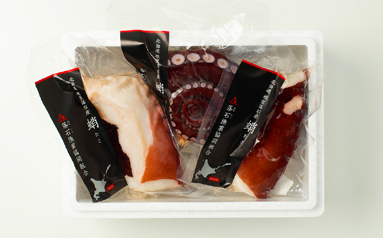＜12月14日決済分まで年内配送＞【北海道根室産】ボイルたこ足(水蛸)ブロック3切(計1kg前後) A-20003