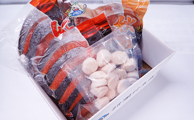根室海鮮市場＜直送＞紅鮭10切・秋鮭5切、天然ほたて貝柱200g A-28085