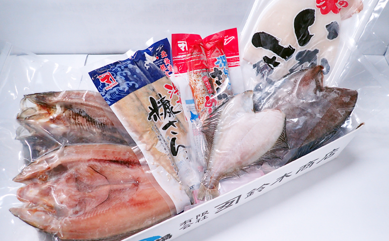 ＜12月10日決済分まで年内配送＞根室海鮮市場＜直送＞炉端セット7種(開きほっけ・開きにしん・宗八かれい・柳かれい・糠さんま・さんま明太・いか一夜干し) A-28262