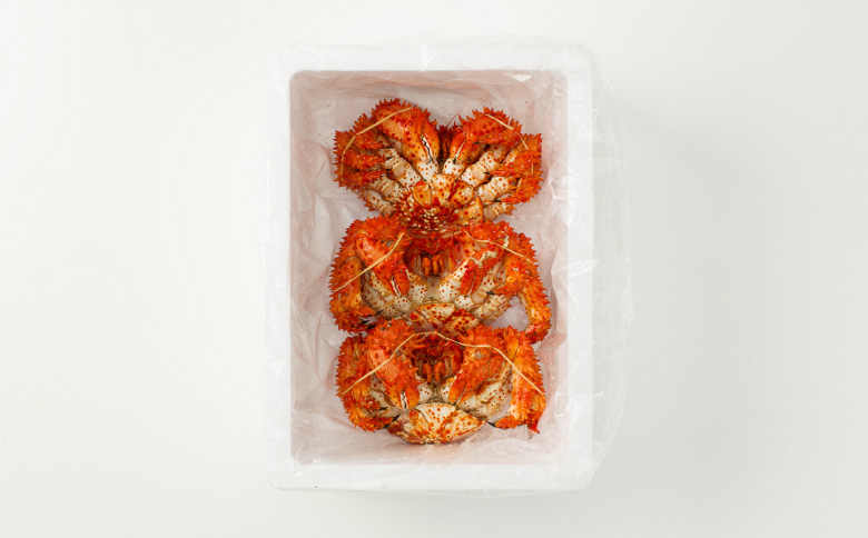 ＜12月21日決済分まで年内配送＞【北海道根室産】花咲がに500g前後×3尾(計1.5kg) A-54013