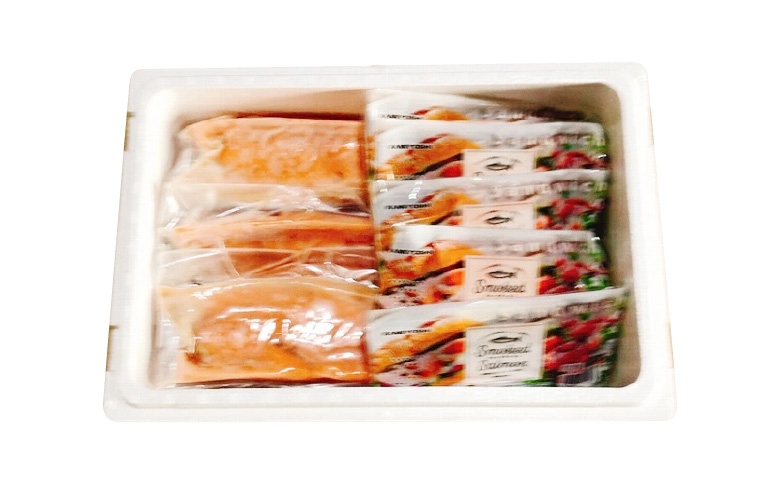 ＜12月14日決済分まで年内配送＞スモークサーモン4～6P(計800g)＆とろサーモンハラミ6～10枚(計2kg) B-09100