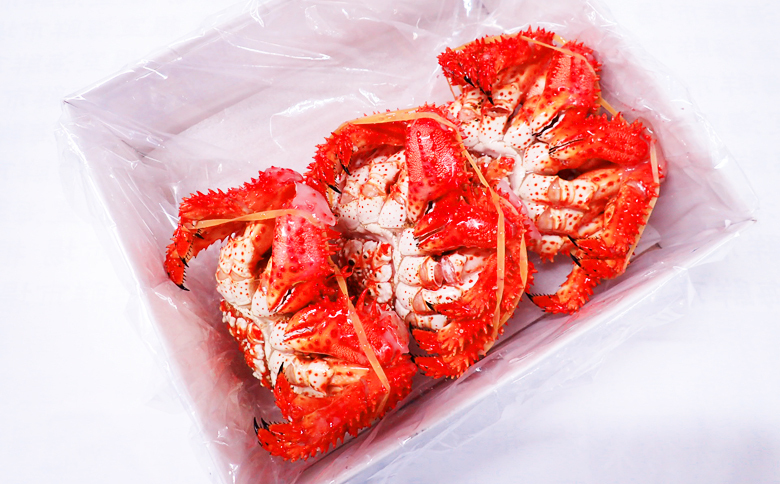 ＜12月10日決済分まで年内配送＞【北海道根室産】花咲ガニ400～500g×3尾 B-11119