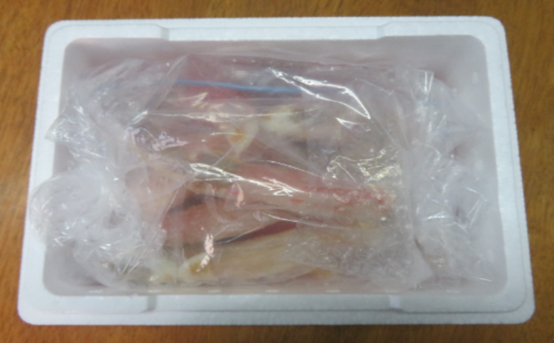 【12/31決済分まで1月中配送】 【北海道根室産】生冷凍たらばがに棒ポーション250g・花咲がに600g×1尾セット B-59020