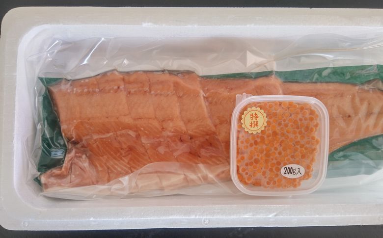 鮭半身(切身)とイクラの醤油漬けセット C-57058