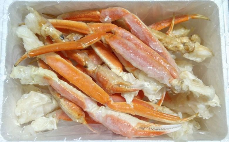 【12/31決済分まで1月中配送】 本ズワイガニ肩付足16～28本（計900g前後） C-57061