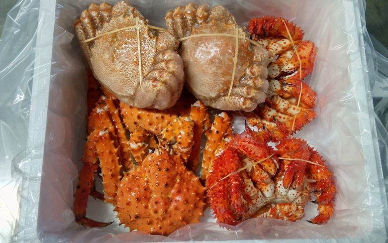 【12/31決済分まで1月中配送】 【北海道根室産】本タラバガニ2尾、花咲ガニ2尾、毛ガニ2尾(3種計2.6kg前後) D-57045