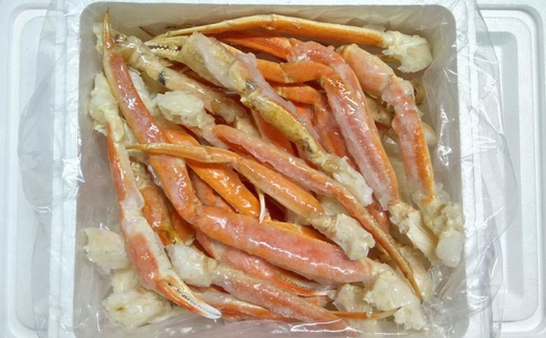 ＜12月21日決済分まで年内配送＞本ズワイガニ肩付足32～56本（計1.8kg前後） D-57052