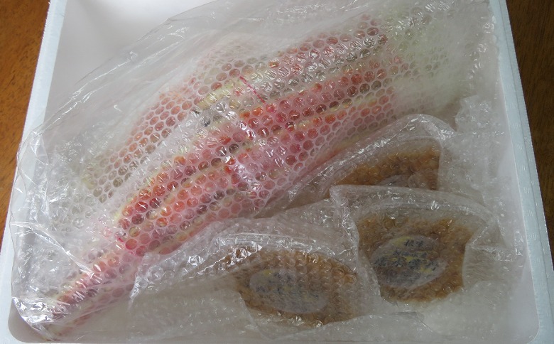 ボイルたらばがに脚2肩(計1.6kg)、塩水うに60～80g×3P E-59006