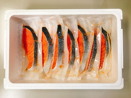 ＜12月14日決済分まで年内配送＞キングサーモン切り身1切(約100g)×6P A-09030