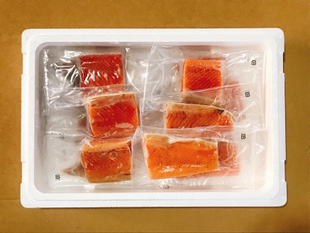 ＜12月14日決済分まで年内配送＞とろサーモンハラミ燻製焼き1.5kg A-09093