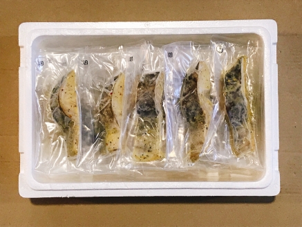 ＜12月14日決済分まで年内配送＞【北海道根室産】真鱈ムニエル1切真空×25P A-09098