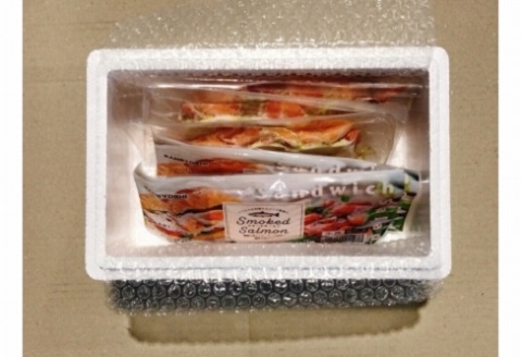 ＜12月14日決済分まで年内配送＞スモークサーモン300g＆スモークサーモンカプレーゼ300g A-09111