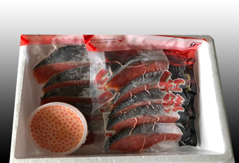 ＜12月21日決済分まで年内配送＞いくら醤油漬け100g×1P、紅鮭切身5切×2P A-36028