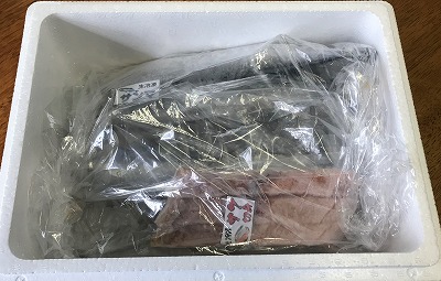 ＜12月21日決済分まで年内配送＞【北海道根室産】生冷凍サンマ5本入×2P・秋鮭切身3切れ×1P A-59002