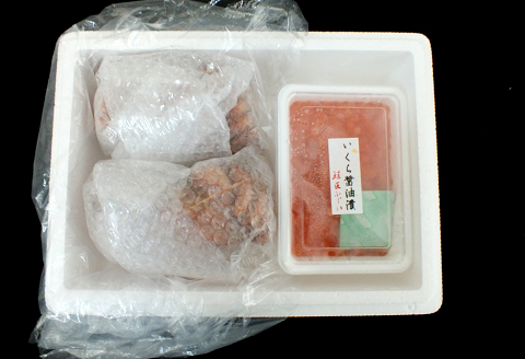<年内配送可>【北海道根室産】いくら醤油漬け150g、ボイル毛がに2尾(計約650g) B-42073