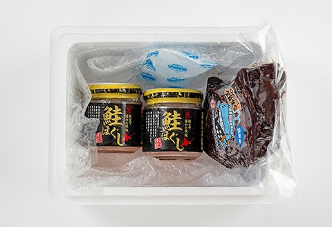 【北海道根室産】生くじら約300g、鮭ほぐし80g×2瓶 B-45015